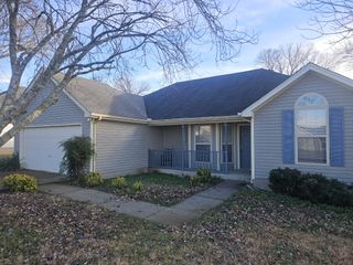 415 Lake Forest Dr, La Vergne, TN 37086