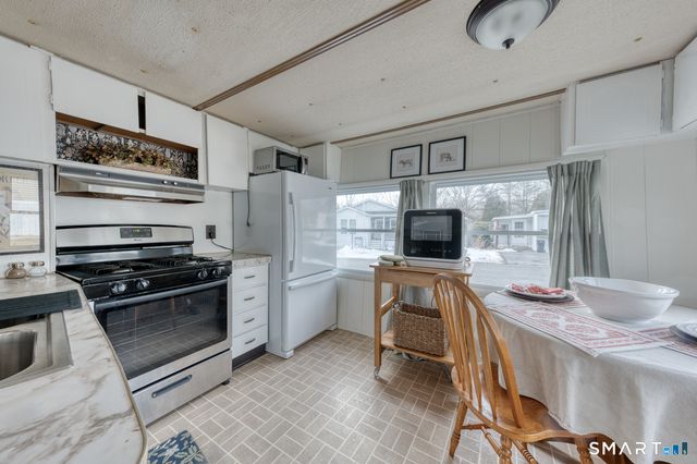 42 Grandview Circle, Mansfield, CT 06268