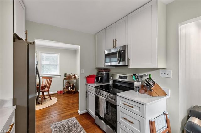 5 Fairway LN, Newport News, VA 23606