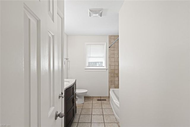 5 Fairway LN, Newport News, VA 23606