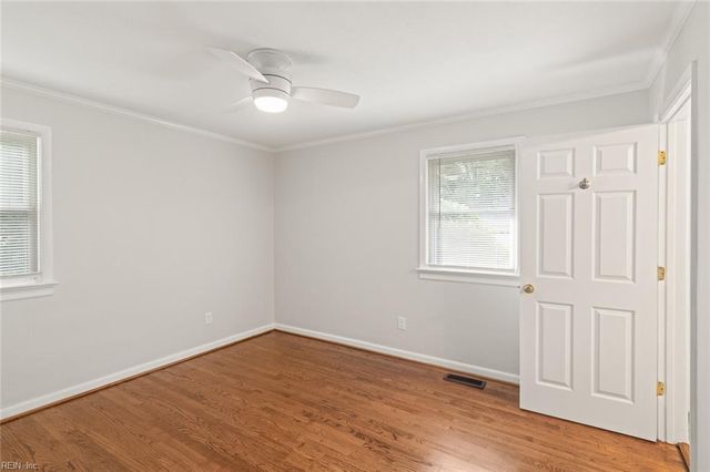 5 Fairway LN, Newport News, VA 23606