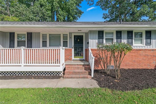 5 Fairway LN, Newport News, VA 23606