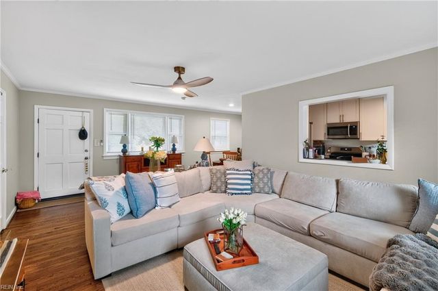 5 Fairway LN, Newport News, VA 23606