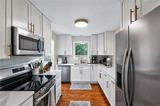 5 Fairway LN, Newport News, VA 23606