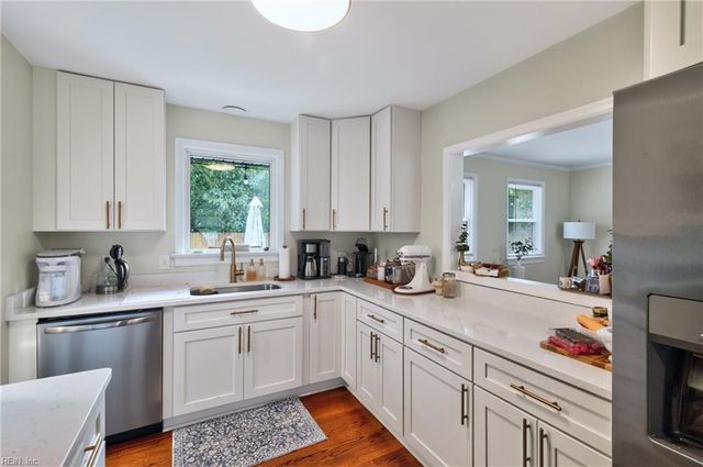5 Fairway LN, Newport News, VA 23606
