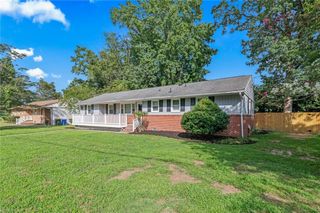 5 Fairway LN, Newport News, VA 23606