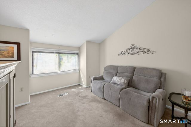 62 Monticello Drive 62, Branford, CT 06405