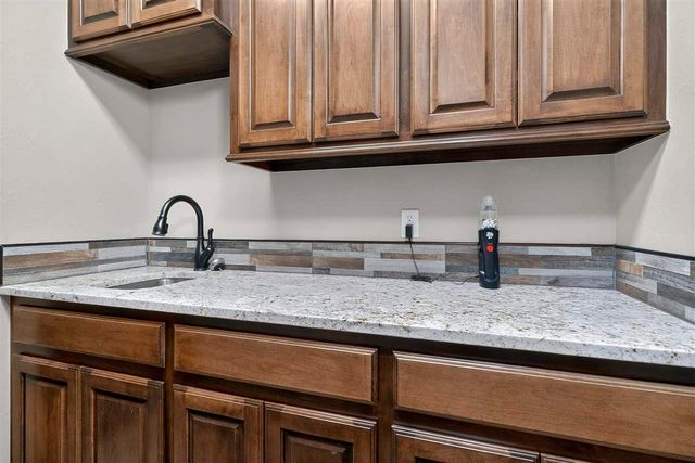 14068 NE Prairie Hill Cir, Elgin, OK 73538