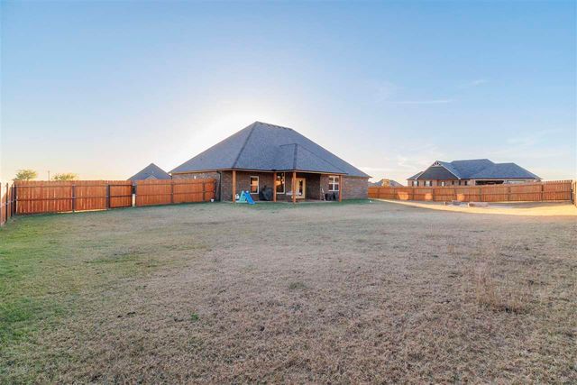 14068 NE Prairie Hill Cir, Elgin, OK 73538