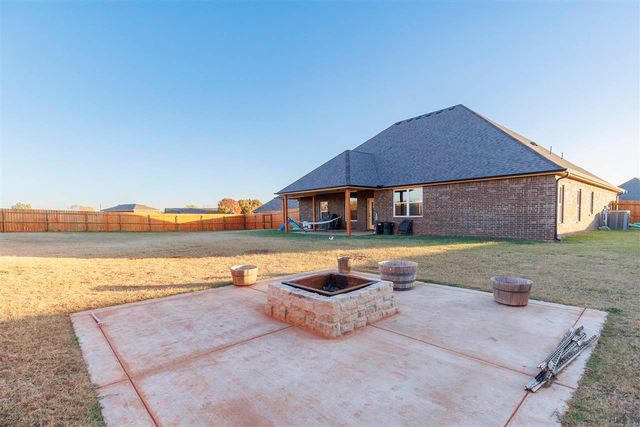 14068 NE Prairie Hill Cir, Elgin, OK 73538