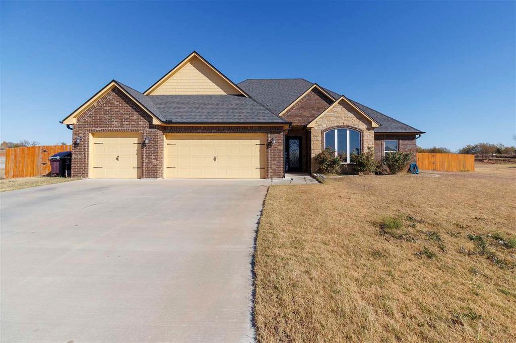 14068 NE Prairie Hill Cir, Elgin, OK 73538
