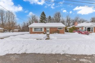 115 Eastern Ave, Moon/crescent Twp, PA 15108