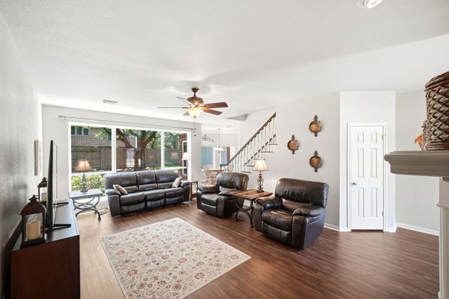 1014 Pinewood Lane, Seabrook, TX 77586