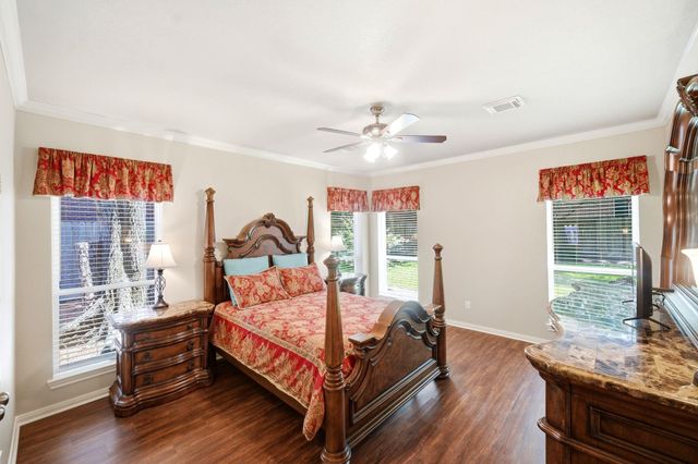 1014 Pinewood Lane, Seabrook, TX 77586