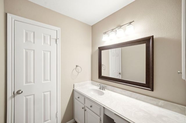 1014 Pinewood Lane, Seabrook, TX 77586