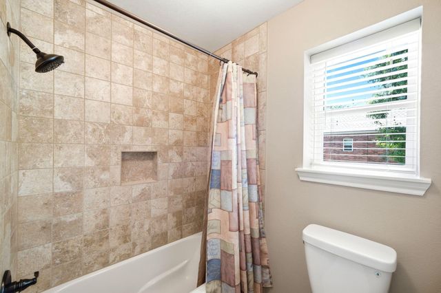 1014 Pinewood Lane, Seabrook, TX 77586