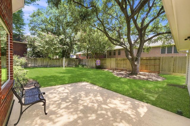 1014 Pinewood Lane, Seabrook, TX 77586