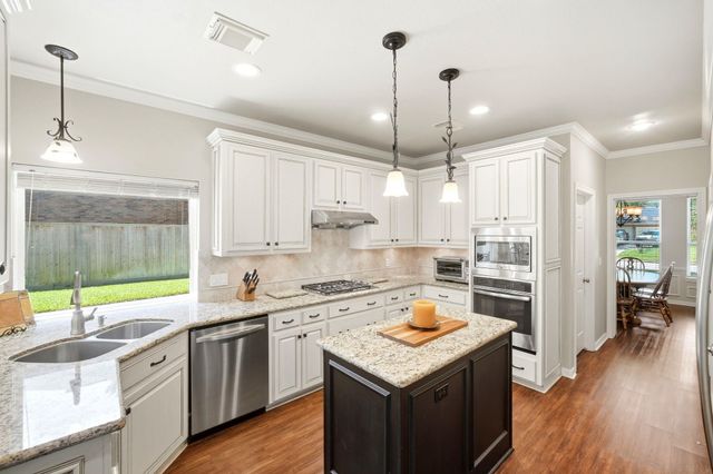 1014 Pinewood Lane, Seabrook, TX 77586