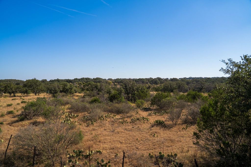 928 Bendele RD, Johnson City, TX 78636