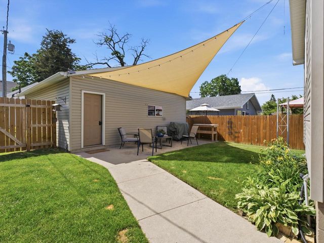 920 N 6TH STREET, Manitowoc, WI 54220