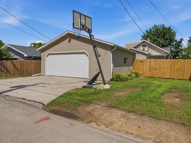 920 N 6TH STREET, Manitowoc, WI 54220