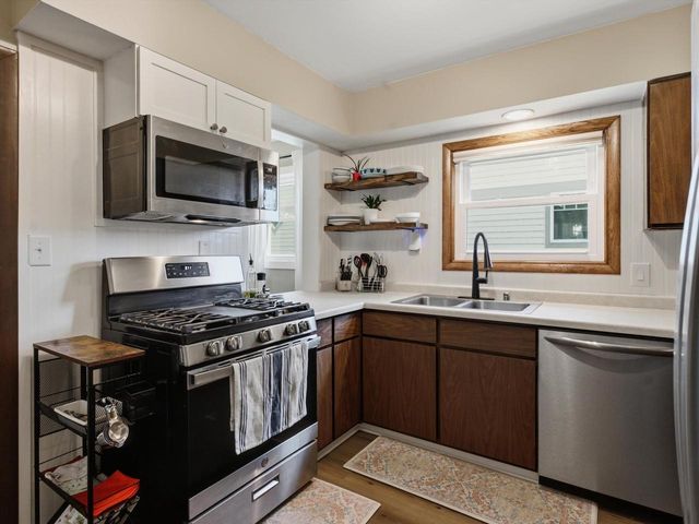 920 N 6TH STREET, Manitowoc, WI 54220