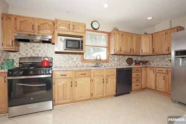 71 Lexington Avenue, Dumont, NJ 07628