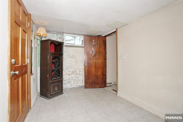 71 Lexington Avenue, Dumont, NJ 07628
