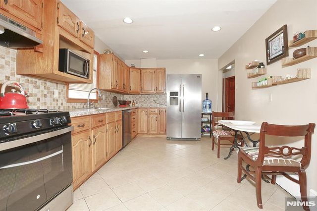 71 Lexington Avenue, Dumont, NJ 07628