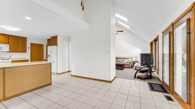 315 Kenbridge Court, Valparaiso, IN 46385