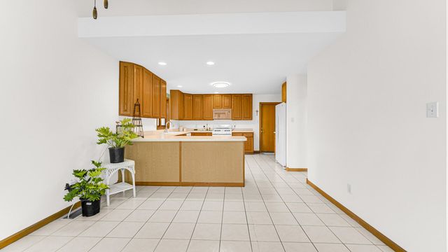 315 Kenbridge Court, Valparaiso, IN 46385