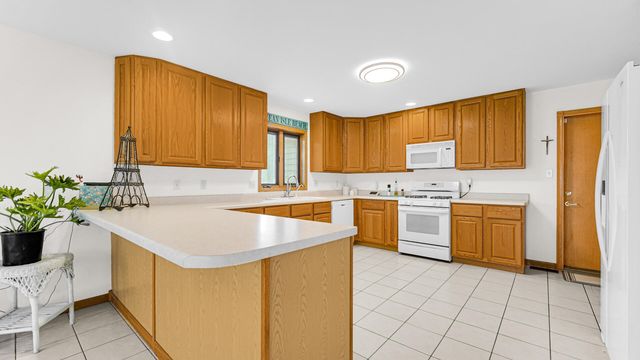 315 Kenbridge Court, Valparaiso, IN 46385
