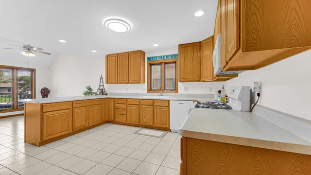 315 Kenbridge Court, Valparaiso, IN 46385