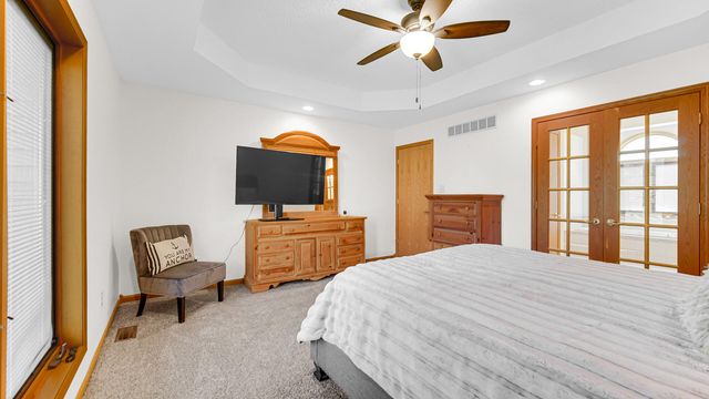 315 Kenbridge Court, Valparaiso, IN 46385