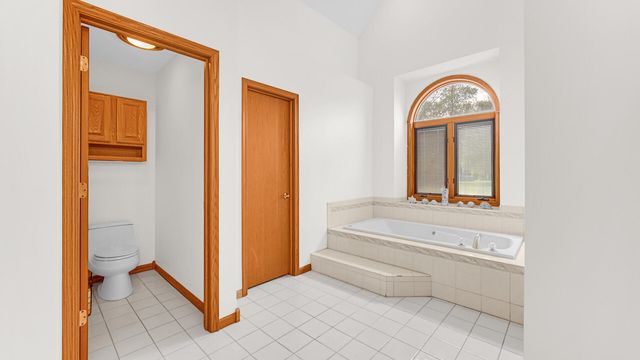 315 Kenbridge Court, Valparaiso, IN 46385