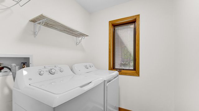 315 Kenbridge Court, Valparaiso, IN 46385