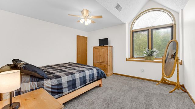 315 Kenbridge Court, Valparaiso, IN 46385