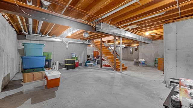 315 Kenbridge Court, Valparaiso, IN 46385