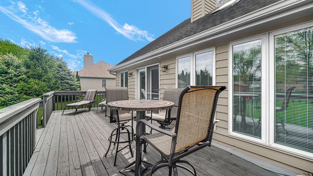 315 Kenbridge Court, Valparaiso, IN 46385