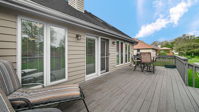 315 Kenbridge Court, Valparaiso, IN 46385