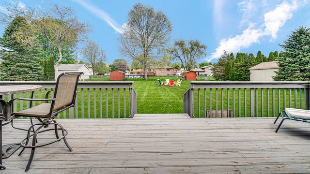 315 Kenbridge Court, Valparaiso, IN 46385