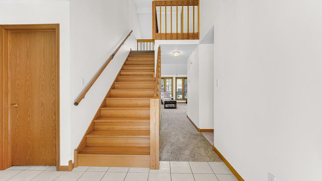 315 Kenbridge Court, Valparaiso, IN 46385