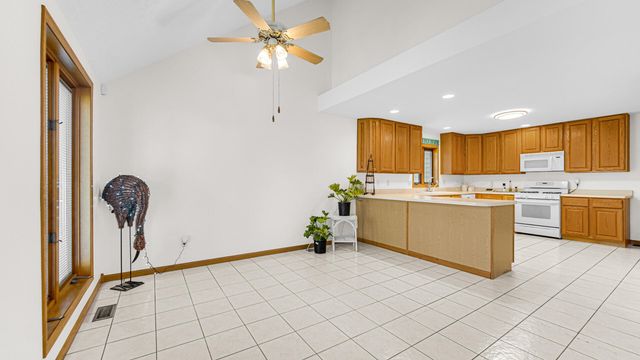 315 Kenbridge Court, Valparaiso, IN 46385
