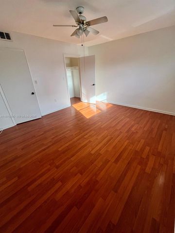 3522 NE 166th St 10, North Miami Beach, FL 33160