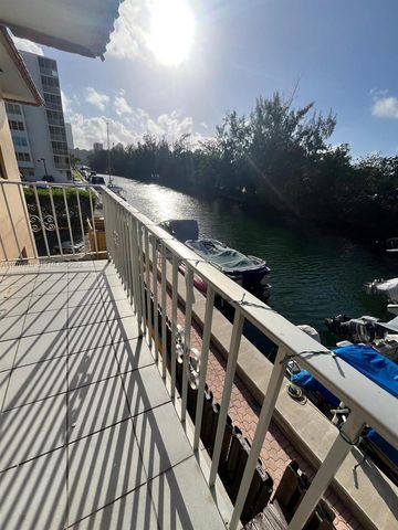 3522 NE 166th St 10, North Miami Beach, FL 33160