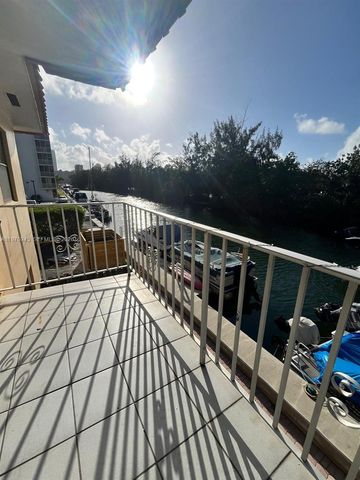 3522 NE 166th St 10, North Miami Beach, FL 33160