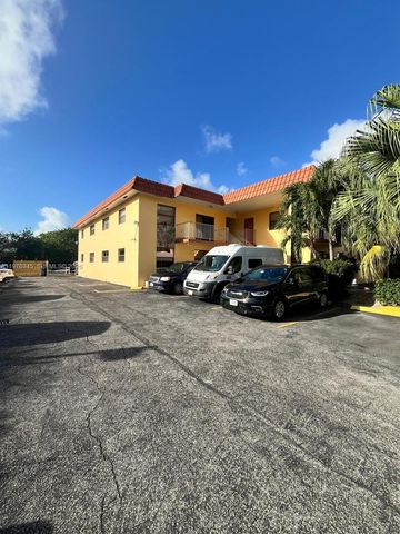 3522 NE 166th St 10, North Miami Beach, FL 33160