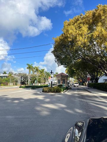 3522 NE 166th St 10, North Miami Beach, FL 33160