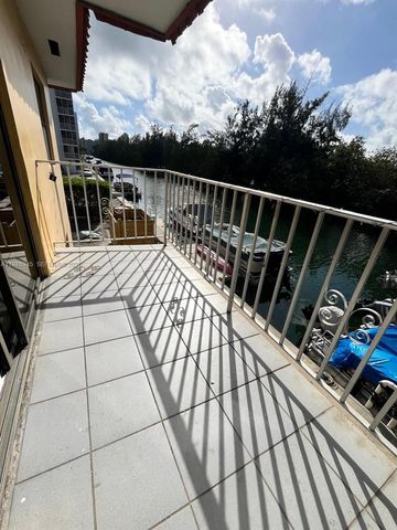 3522 NE 166th St 10, North Miami Beach, FL 33160