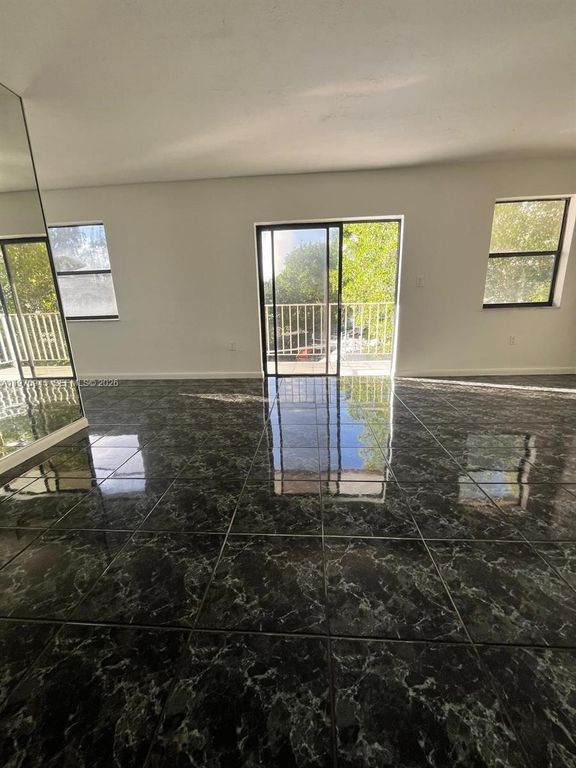 3522 NE 166th St 10, North Miami Beach, FL 33160